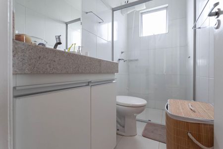 Apartamento à venda com 52m², 2 quartos e 2 vagas Apartamento à venda com 52m², 2 quartos e 2 vagasBanheiro social