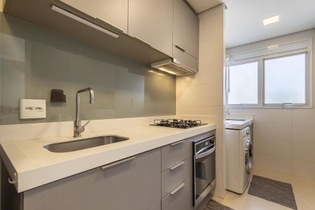 Cozinha de apartamento à venda com 2 quartos, 74m² em Cambuí, Campinas