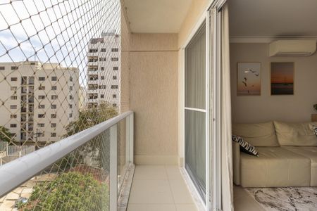 Apartamento à venda com 74m², 2 quartos e 2 vagas Apartamento à venda com 74m², 2 quartos e 2 vagasVaranda