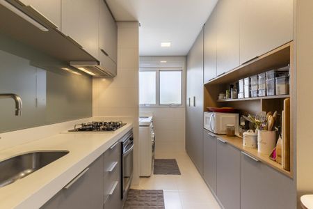 Cozinha de apartamento à venda com 2 quartos, 74m² em Cambuí, Campinas
