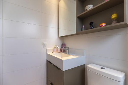 Apartamento à venda com 74m², 2 quartos e 2 vagas Apartamento à venda com 74m², 2 quartos e 2 vagasBanheiro