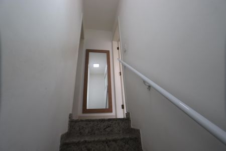 Casa de condomínio para alugar com 61m², 2 quartos e 1 vagaEscada