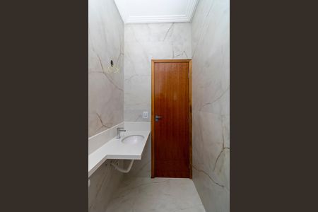 Casa de condomínio à venda com 53m², 2 quartos e 1 vaga Casa de condomínio à venda com 53m², 2 quartos e 1 vagaBanheiro da Suíte 2
