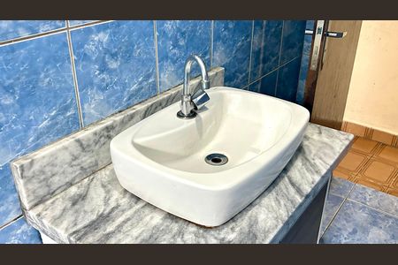 Casa para alugar com 58m², 2 quartos e sem vaga Casa para alugar com 58m², 2 quartos e sem vagaBanheiro