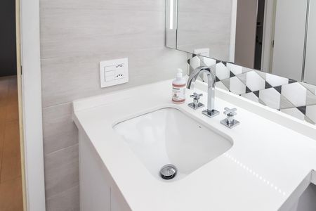 Banheiro de apartamento à venda com 1 quarto, 41m² em Lapa, São Paulo