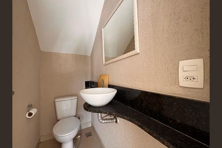 Casa de condomínio para alugar com 300m², 4 quartos e 3 vagas Casa de condomínio para alugar com 300m², 4 quartos e 3 vagasLavabo