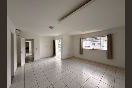 Casa de condomínio para alugar com 300m², 4 quartos e 3 vagas Casa de condomínio para alugar com 300m², 4 quartos e 3 vagasSuíte 1