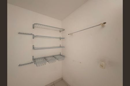 Casa de condomínio para alugar com 300m², 4 quartos e 3 vagas Casa de condomínio para alugar com 300m², 4 quartos e 3 vagasSuíte 1 - Closet