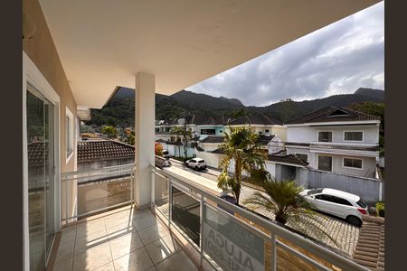 Casa de condomínio para alugar com 300m², 4 quartos e 3 vagas Casa de condomínio para alugar com 300m², 4 quartos e 3 vagasSuíte 1 - Varanda