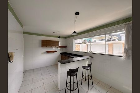 Casa de condomínio para alugar com 300m², 4 quartos e 3 vagas Casa de condomínio para alugar com 300m², 4 quartos e 3 vagasCozinha