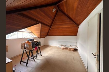 Casa de condomínio para alugar com 300m², 4 quartos e 3 vagas Casa de condomínio para alugar com 300m², 4 quartos e 3 vagasTerraço