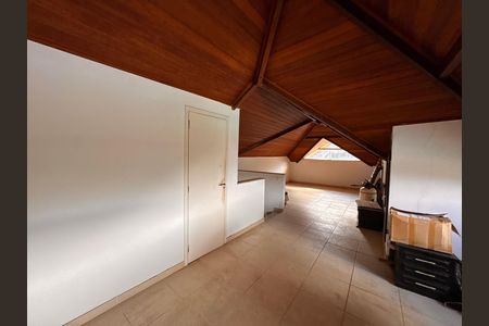 Casa de condomínio para alugar com 300m², 4 quartos e 3 vagas Casa de condomínio para alugar com 300m², 4 quartos e 3 vagasTerraço