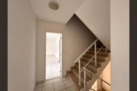 Casa de condomínio para alugar com 300m², 4 quartos e 3 vagas Casa de condomínio para alugar com 300m², 4 quartos e 3 vagasEscada