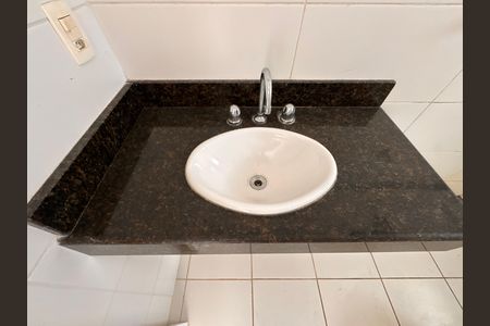 Casa de condomínio para alugar com 300m², 4 quartos e 3 vagas Casa de condomínio para alugar com 300m², 4 quartos e 3 vagasSuíte 2 - Banheiro