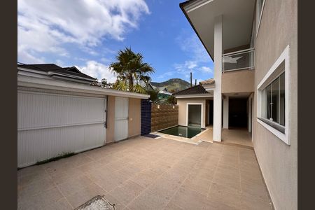 Casa de condomínio para alugar com 300m², 4 quartos e 3 vagas Casa de condomínio para alugar com 300m², 4 quartos e 3 vagasÁrea externa