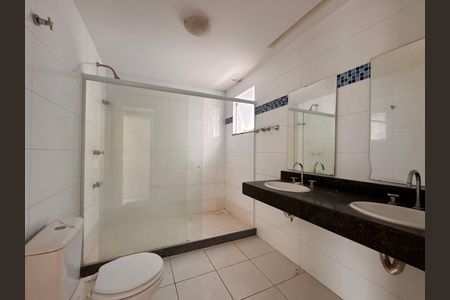 Casa de condomínio para alugar com 300m², 4 quartos e 3 vagas Casa de condomínio para alugar com 300m², 4 quartos e 3 vagasSuíte 1 - Banheiro