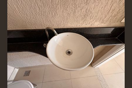 Casa de condomínio para alugar com 300m², 4 quartos e 3 vagas Casa de condomínio para alugar com 300m², 4 quartos e 3 vagasLavabo