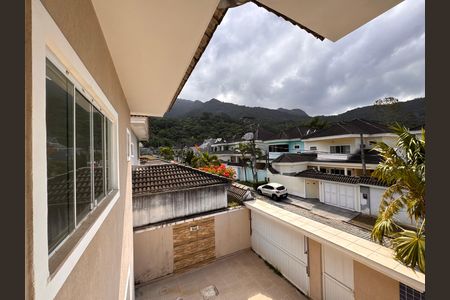 Casa de condomínio para alugar com 300m², 4 quartos e 3 vagas Casa de condomínio para alugar com 300m², 4 quartos e 3 vagasSuíte 1 - Varanda