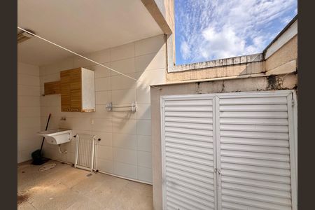 Casa de condomínio para alugar com 300m², 4 quartos e 3 vagas Casa de condomínio para alugar com 300m², 4 quartos e 3 vagasÁrea de Serviço