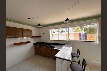 Casa de condomínio para alugar com 300m², 4 quartos e 3 vagas Casa de condomínio para alugar com 300m², 4 quartos e 3 vagasCozinha