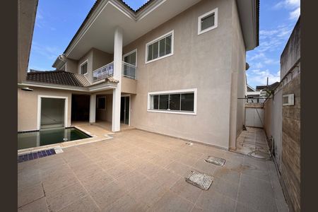Casa de condomínio para alugar com 300m², 4 quartos e 3 vagas Casa de condomínio para alugar com 300m², 4 quartos e 3 vagasÁrea externa