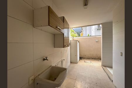 Casa de condomínio para alugar com 300m², 4 quartos e 3 vagas Casa de condomínio para alugar com 300m², 4 quartos e 3 vagasÁrea de Serviço