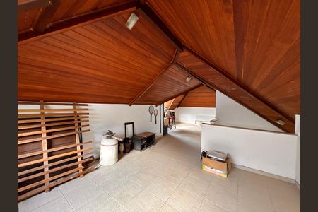 Casa de condomínio para alugar com 300m², 4 quartos e 3 vagas Casa de condomínio para alugar com 300m², 4 quartos e 3 vagasTerraço
