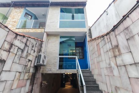 Casa à venda com 133m², 3 quartos e 3 vagas Casa à venda com 133m², 3 quartos e 3 vagasFachada