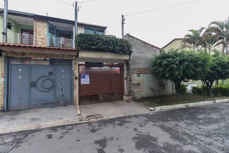 Casa à venda com 133m², 3 quartos e 3 vagas Casa à venda com 133m², 3 quartos e 3 vagasFachada