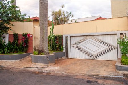 Casa à venda com 560m², 5 quartos e 2 vagas