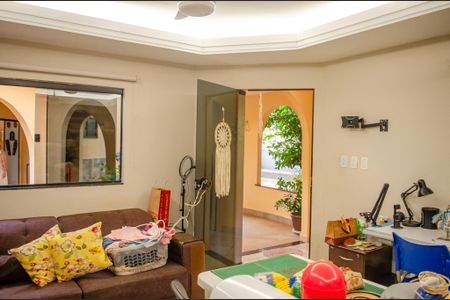 Casa à venda com 5 quartos, 560m² em Parque Acalanto, Goiânia