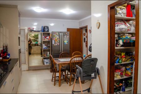 Casa à venda com 560m², 5 quartos e 2 vagas