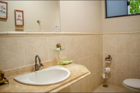 Casa à venda com 560m², 5 quartos e 2 vagas
