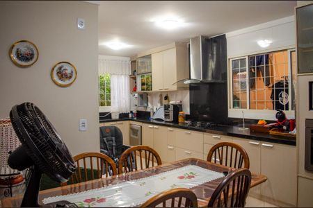 Casa à venda com 560m², 5 quartos e 2 vagas