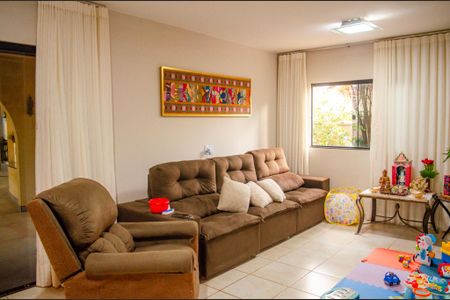 Casa à venda com 560m², 5 quartos e 2 vagas