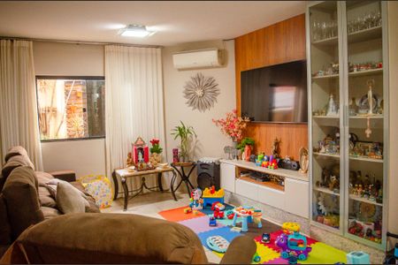 Casa à venda com 560m², 5 quartos e 2 vagas