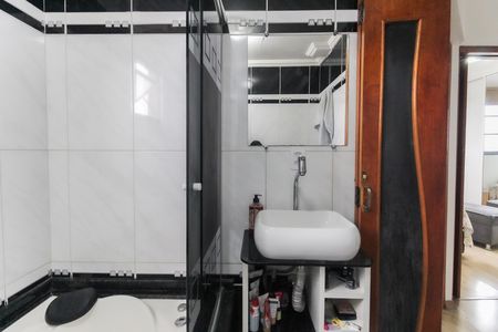 Apartamento à venda com 52m², 2 quartos e 1 vaga Apartamento à venda com 52m², 2 quartos e 1 vagaBanheiro