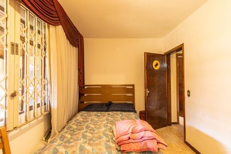 Casa à venda com 350m², 6 quartos e 8 vagas Casa à venda com 350m², 6 quartos e 8 vagasQuarto 3