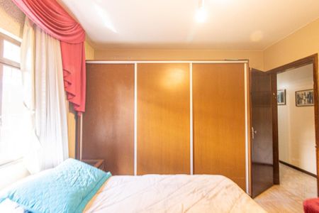 Casa à venda com 350m², 6 quartos e 8 vagas Casa à venda com 350m², 6 quartos e 8 vagasQuarto 2