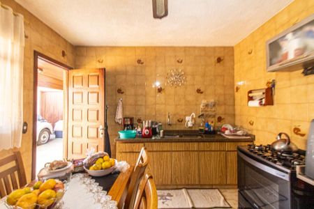 Casa à venda com 350m², 6 quartos e 8 vagas Casa à venda com 350m², 6 quartos e 8 vagasCozinha