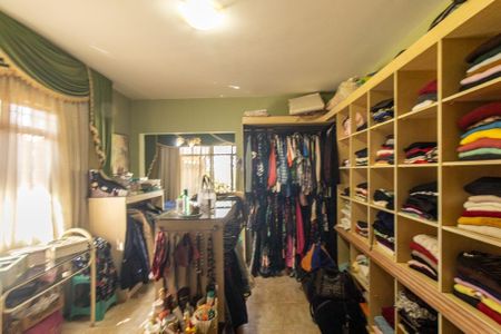 Casa à venda com 350m², 6 quartos e 8 vagas Casa à venda com 350m², 6 quartos e 8 vagasCloset da suíte 1