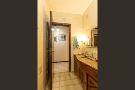 Casa à venda com 350m², 6 quartos e 8 vagas Casa à venda com 350m², 6 quartos e 8 vagasBanheiro Social