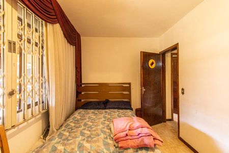 Casa à venda com 350m², 6 quartos e 8 vagas Casa à venda com 350m², 6 quartos e 8 vagasQuarto 3