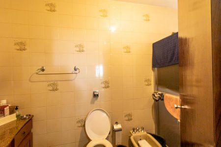 Casa à venda com 350m², 6 quartos e 8 vagas Casa à venda com 350m², 6 quartos e 8 vagasBanheiro da Suite 1