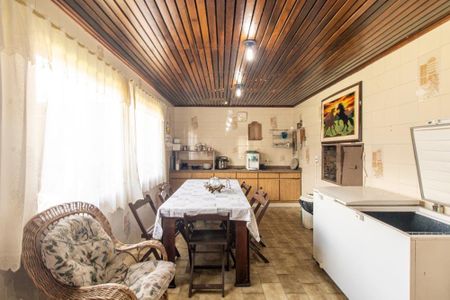 Casa à venda com 350m², 6 quartos e 8 vagas Casa à venda com 350m², 6 quartos e 8 vagasÁrea comum - Churrasqueira
