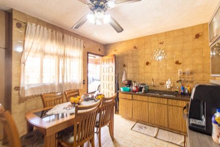 Casa à venda com 350m², 6 quartos e 8 vagas Casa à venda com 350m², 6 quartos e 8 vagasCozinha
