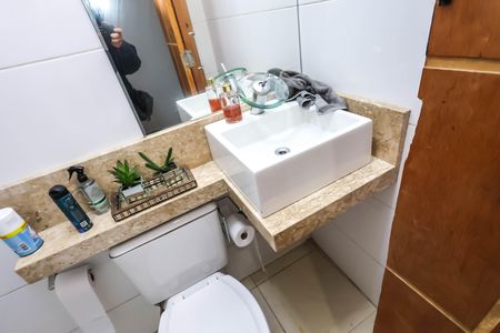 Casa à venda com 56m², 3 quartos e 1 vagaBanheiro 2