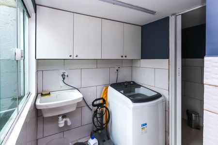 Casa à venda com 56m², 3 quartos e 1 vagaÁrea de Serviço