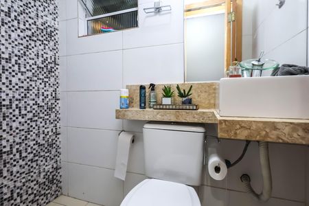 Casa à venda com 56m², 3 quartos e 1 vagaBanheiro 2
