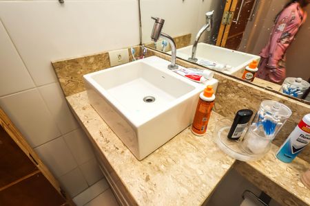 Casa à venda com 56m², 3 quartos e 1 vagaBanheiro 1